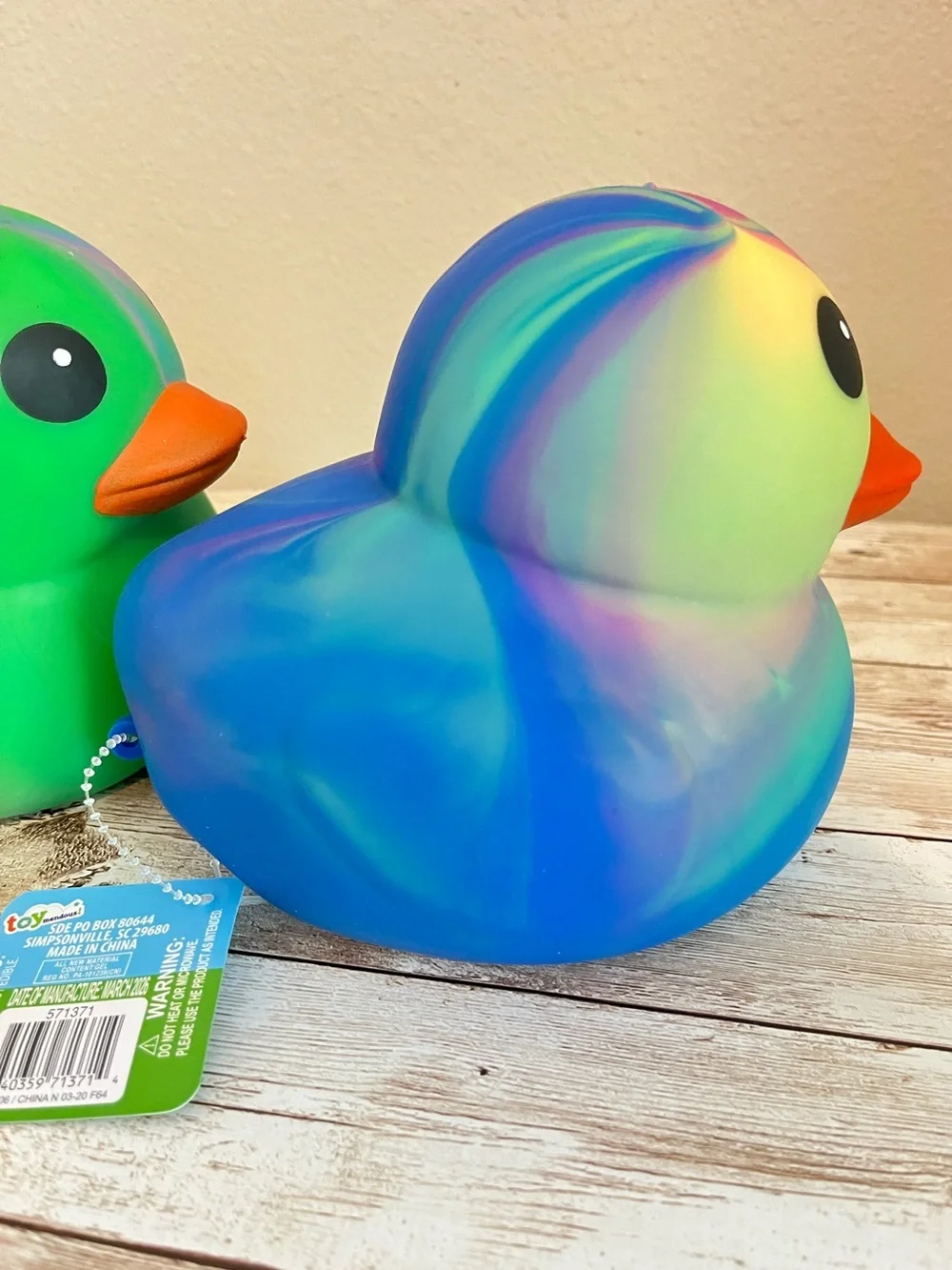 2 Squishy tie dye ducks🌸